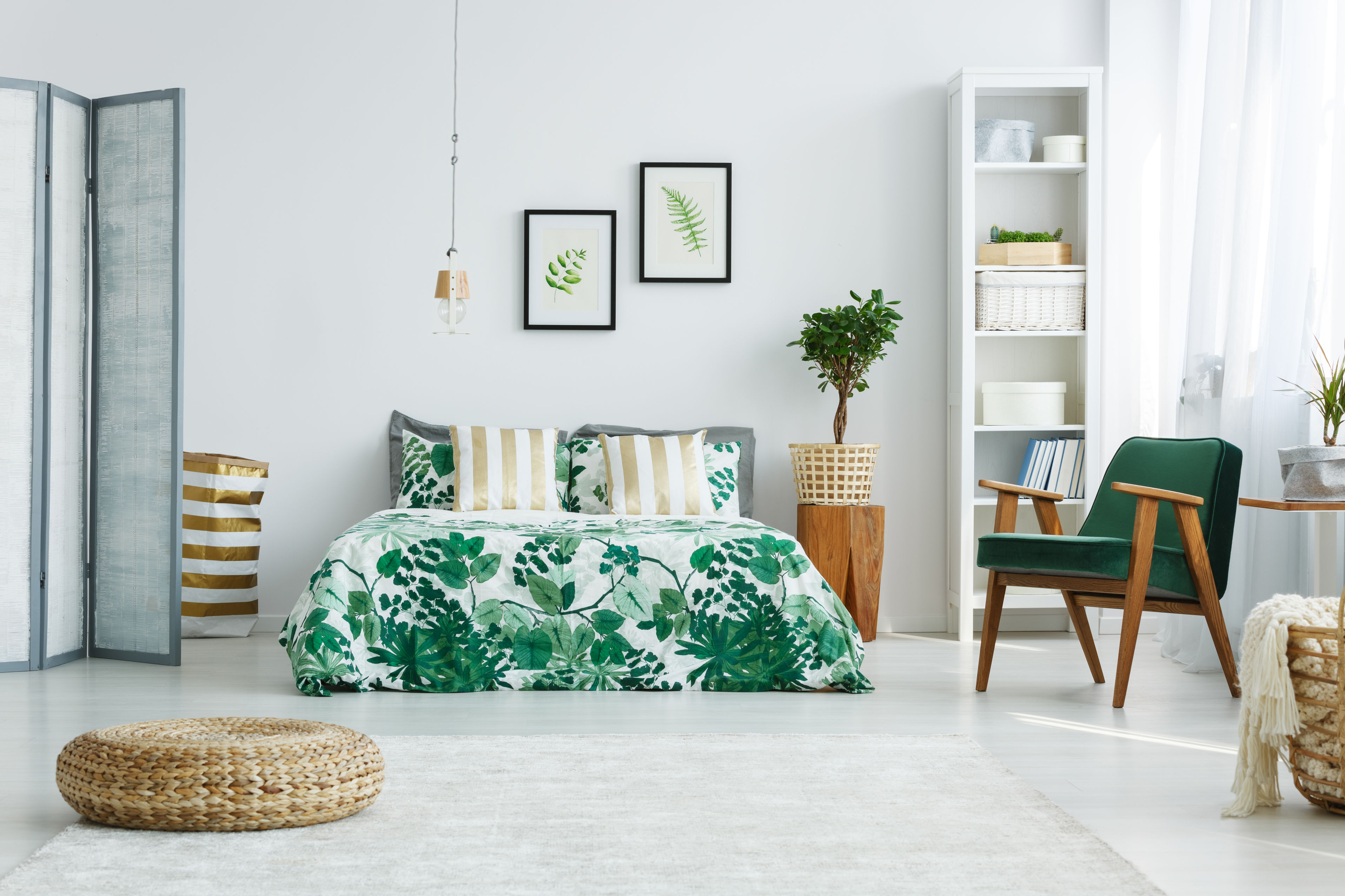 Chambre linge de lit blanc et vert